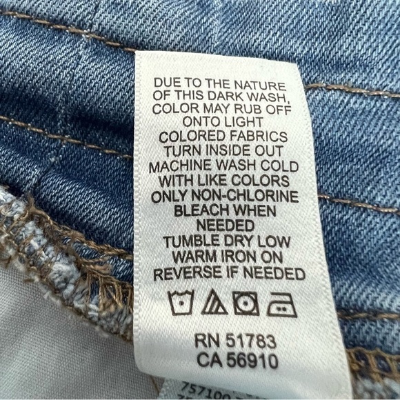 NWT MAURICES Women’s Blue Jean Shortalls Sz Medium Adjustable Waist/Buckle/strap - Picture 9 of 14